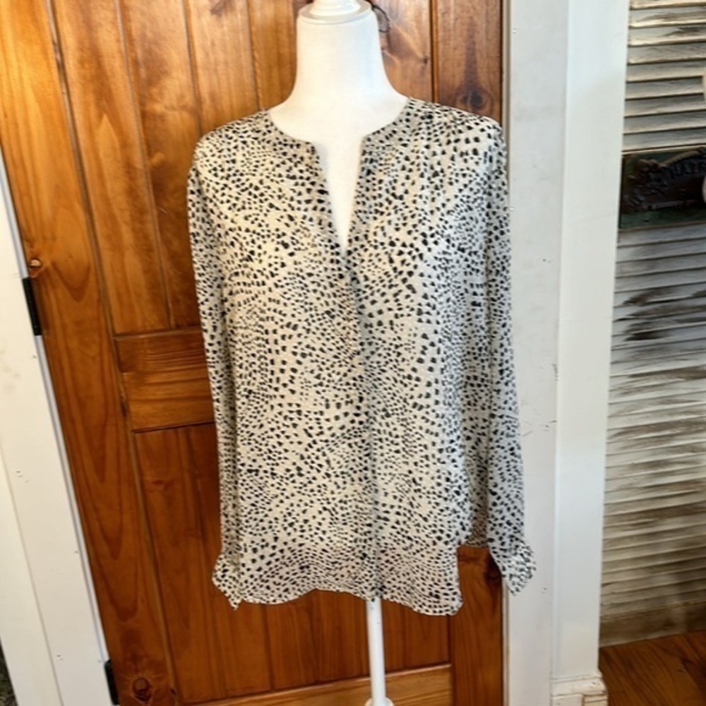 Banana Republic Factory Black and White Button Down Shirt